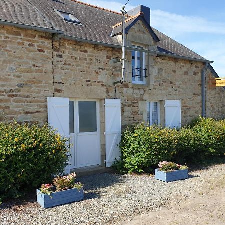 Charming Traditional 2-Bed Cottage Near Plémet Екстериор снимка