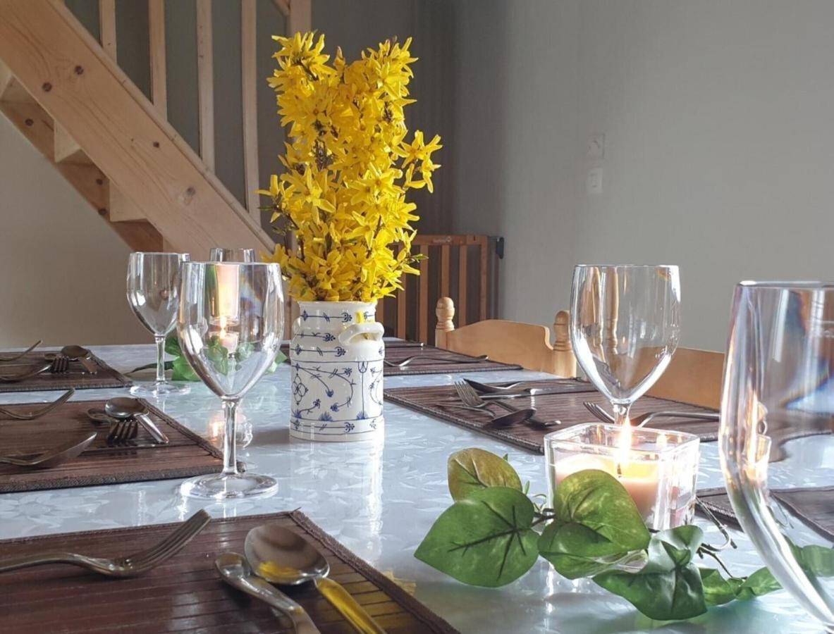Charming Traditional 2-Bed Cottage Near Plémet Екстериор снимка