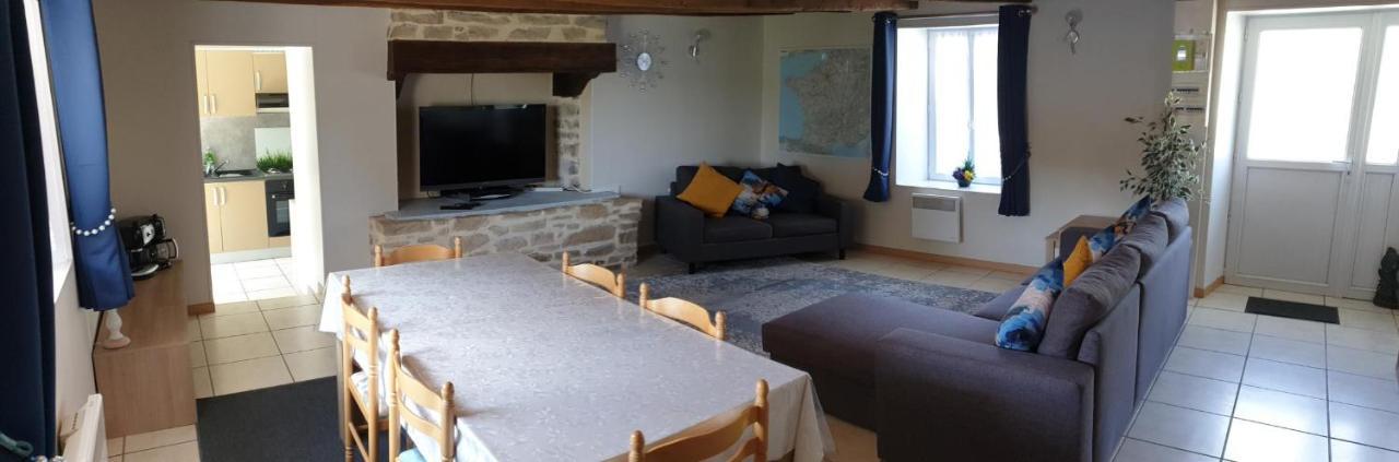 Charming Traditional 2-Bed Cottage Near Plémet Екстериор снимка