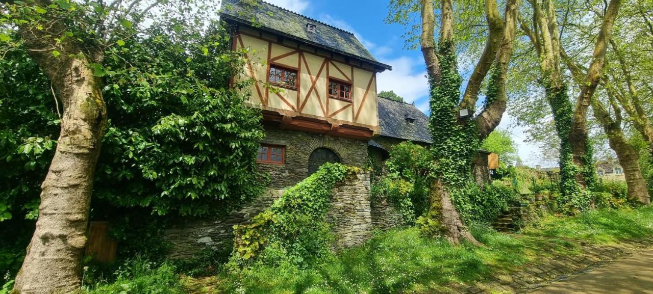 Charming Traditional 2-Bed Cottage Near Plémet Екстериор снимка