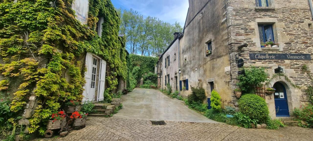 Charming Traditional 2-Bed Cottage Near Plémet Екстериор снимка